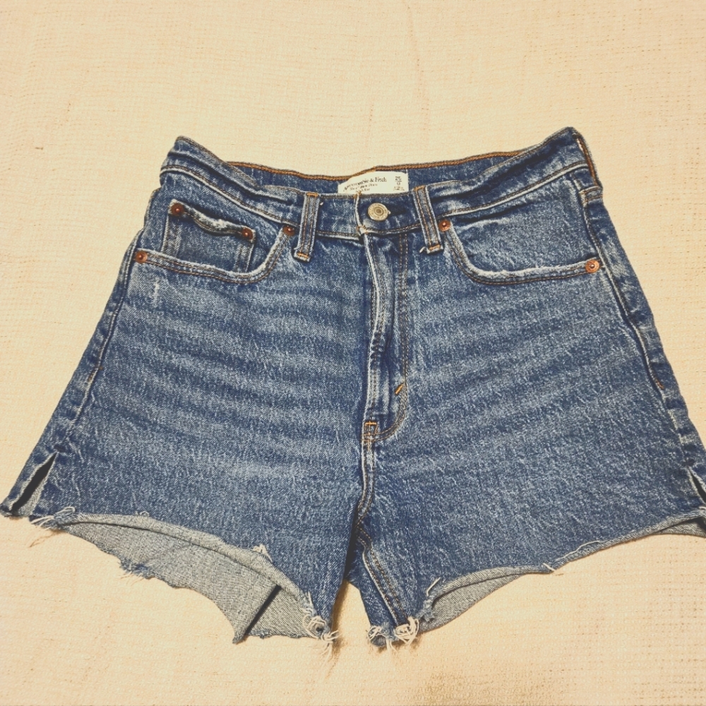 Abercrombie 4" High Rise Mom Shorts
